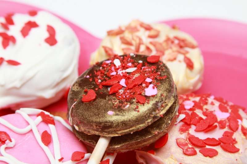 3 Ingredient Valentines Cookie Pops